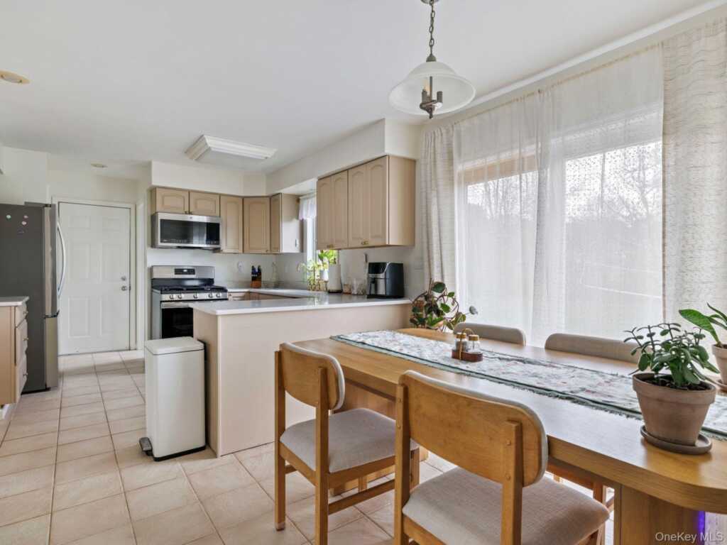 91 Canterbury Drive, Saugerties, NY 12477 - Photo 11 of 39