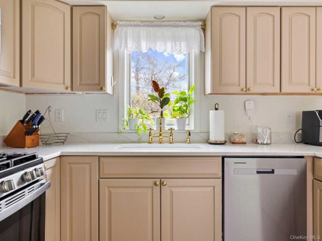 91 Canterbury Drive, Saugerties, NY 12477 - Photo 13 of 39