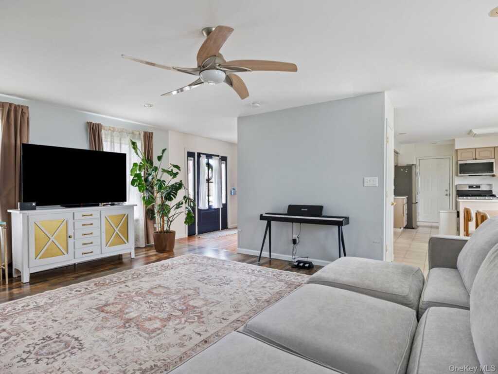 91 Canterbury Drive, Saugerties, NY 12477 - Photo 8 of 39