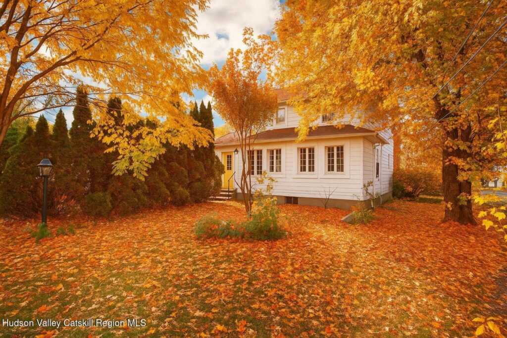 421 Albany Avenue, Kingston, NY 12401 - Photo 2 of 27