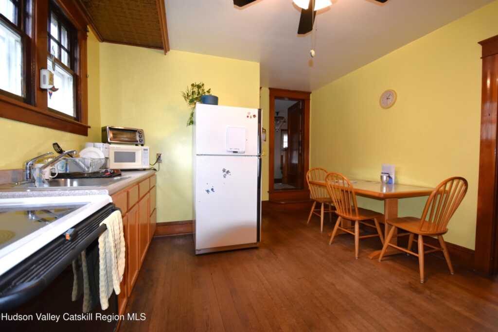 421 Albany Avenue, Kingston, NY 12401 - Photo 5 of 27