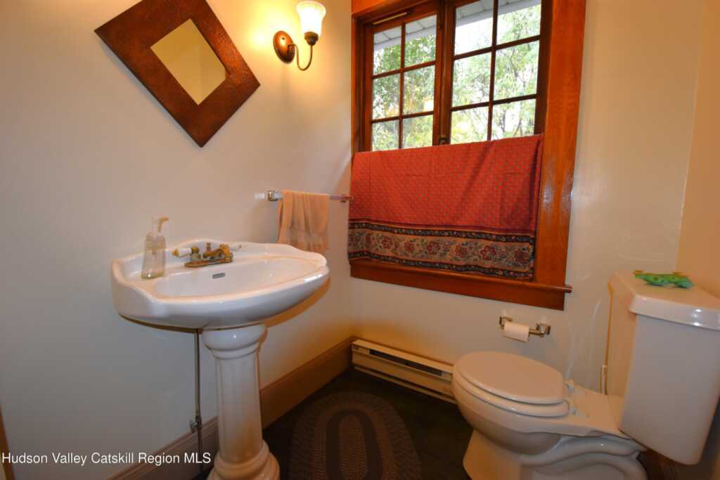 421 Albany Avenue, Kingston, NY 12401 - Photo 7 of 27