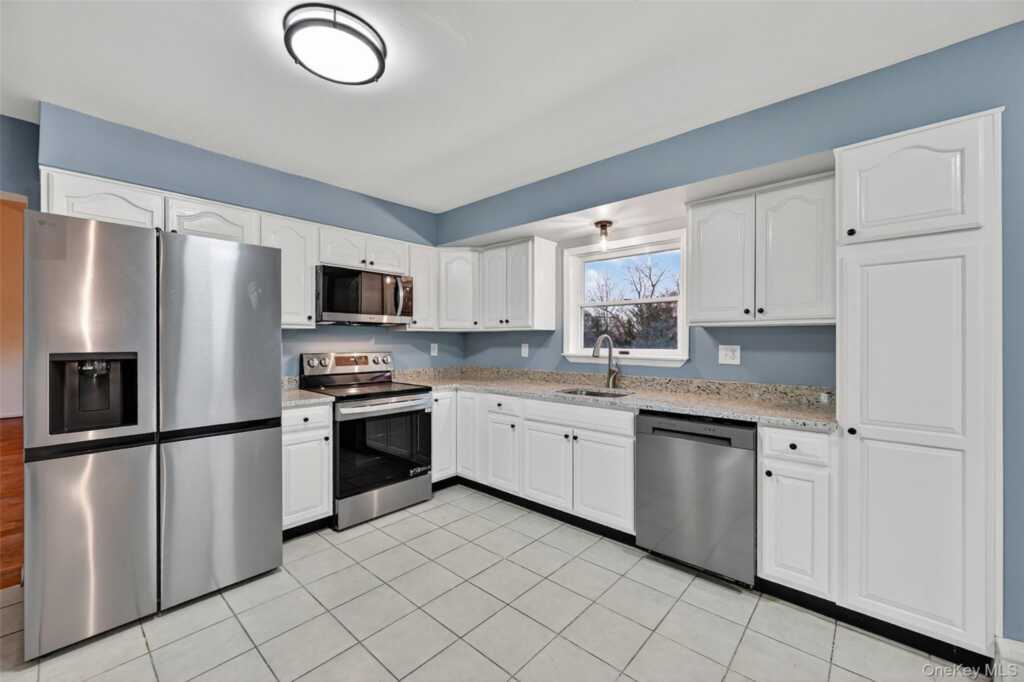 14 Country Meadows Road, New Paltz, NY 12561 - Photo 9 of 28