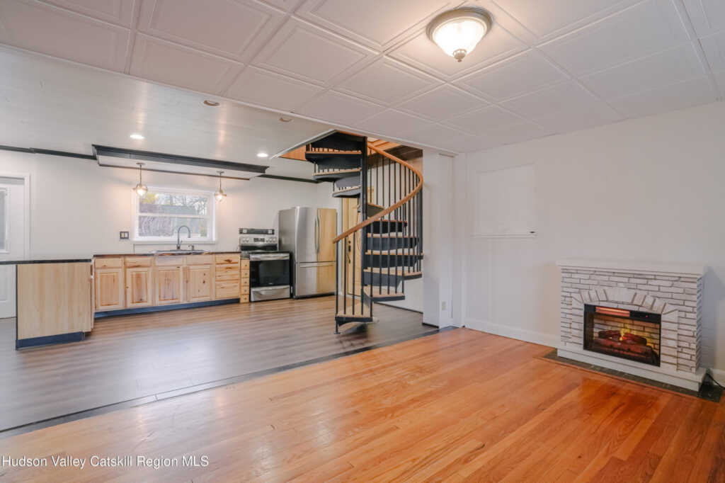 1054 Columbia Street, Kingston, NY 12401 - Photo 3 of 22