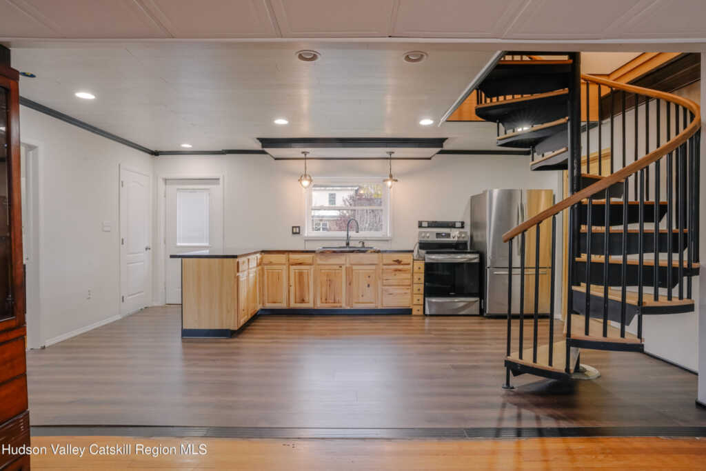 1054 Columbia Street, Kingston, NY 12401 - Photo 4 of 22