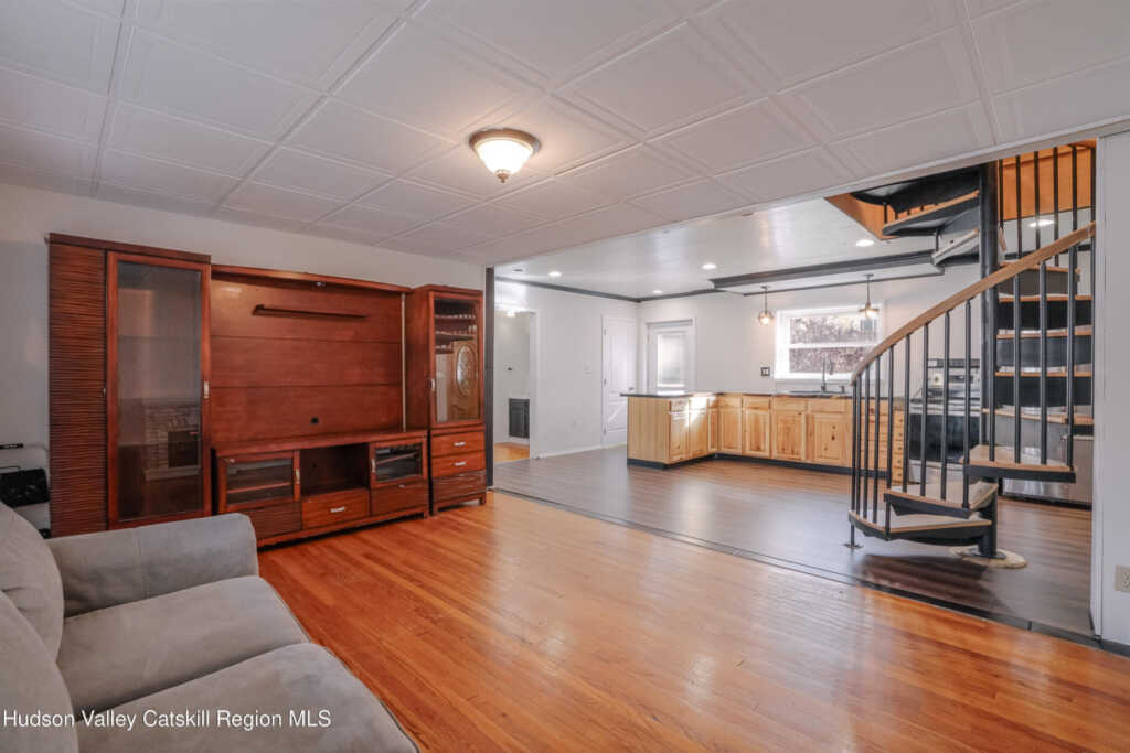 1054 Columbia Street, Kingston, NY 12401 - Photo 5 of 22