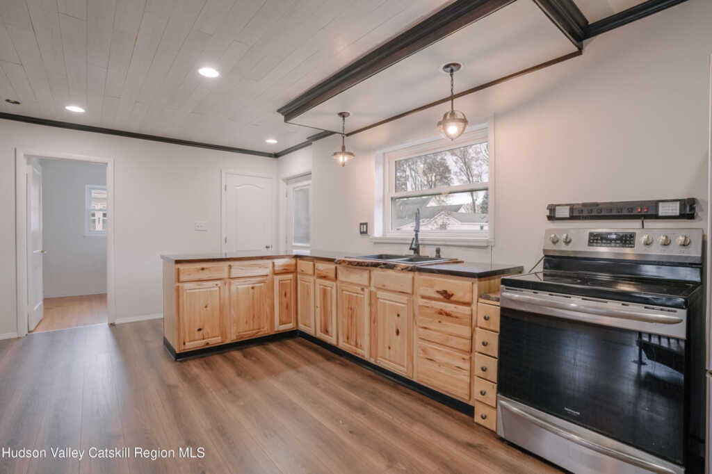 1054 Columbia Street, Kingston, NY 12401 - Photo 7 of 22