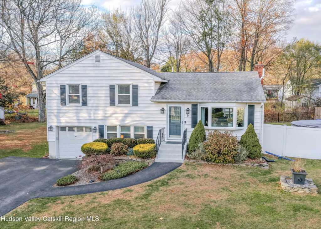 9 Mountain View Court, Rhinebeck, NY 12572