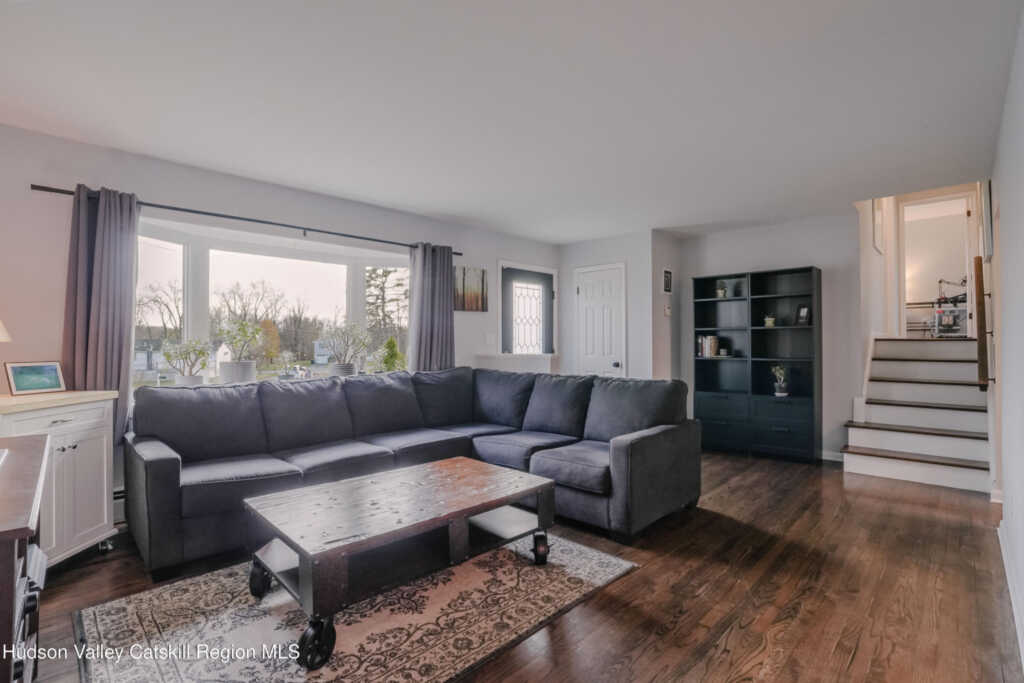 9 Mountain View Court, Rhinebeck, NY 12572 - Photo 5 of 28