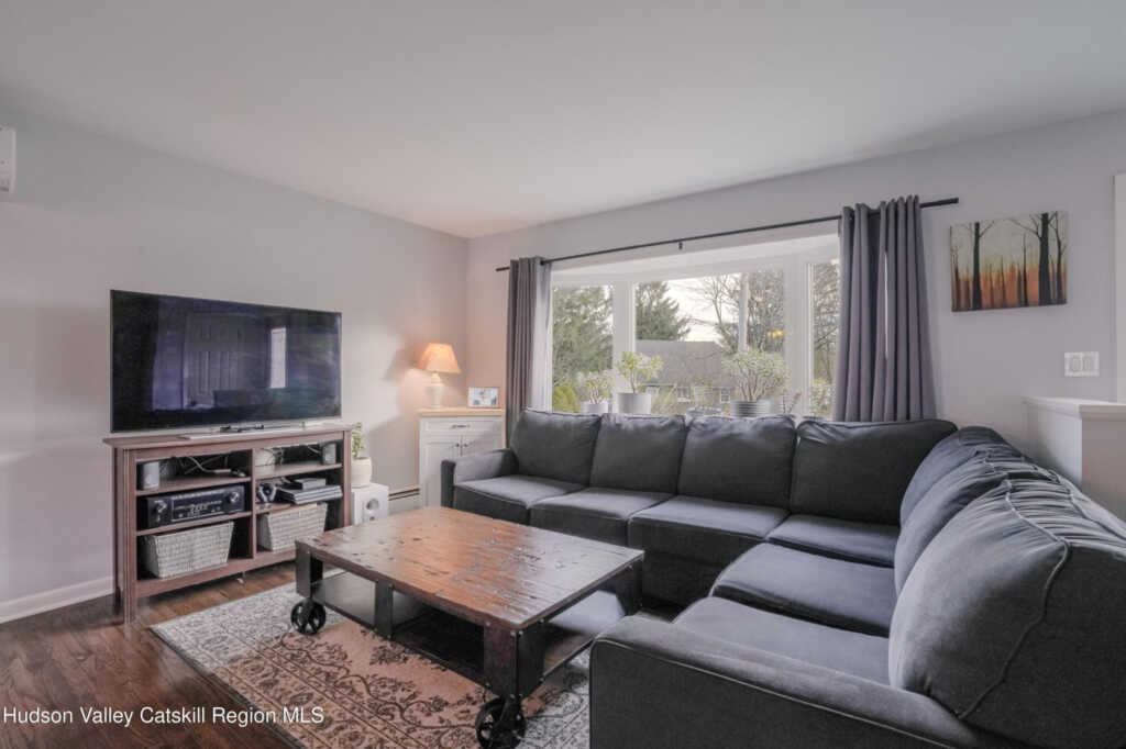 9 Mountain View Court, Rhinebeck, NY 12572 - Photo 6 of 28