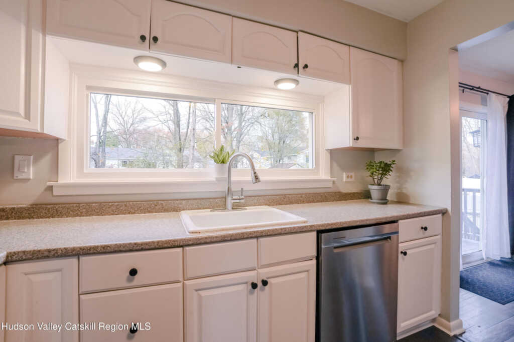 9 Mountain View Court, Rhinebeck, NY 12572 - Photo 9 of 28