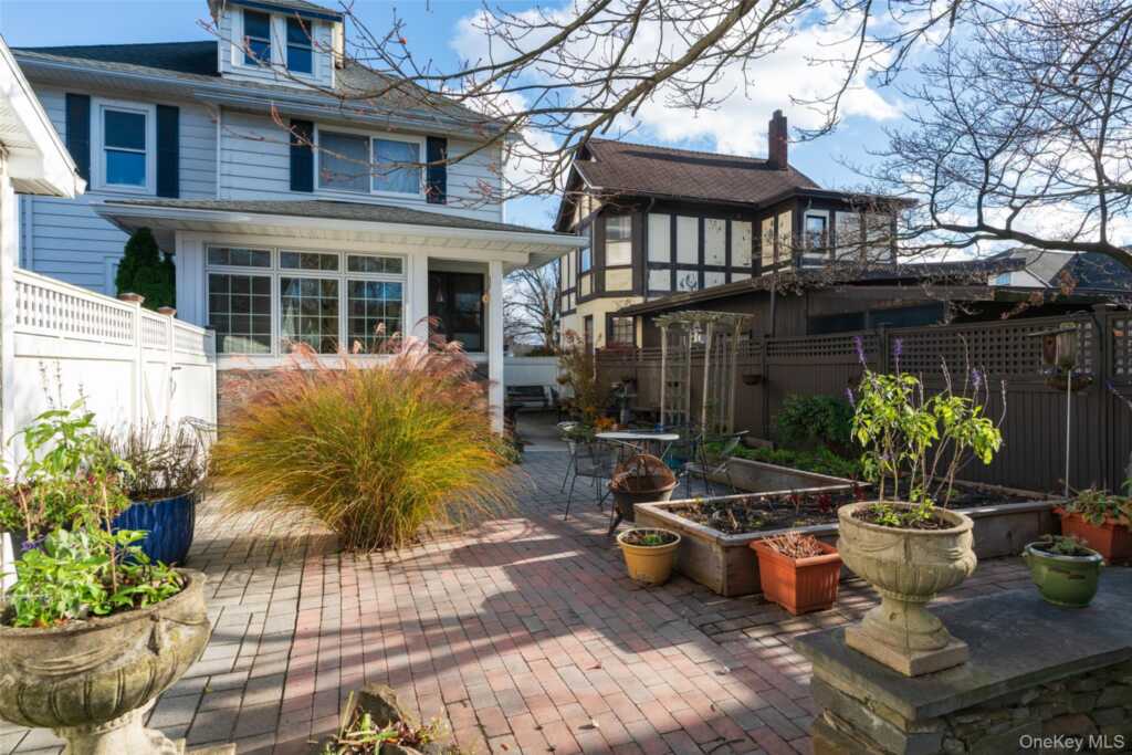 361 Albany Avenue, Kingston, NY 12401 - Photo 6 of 50