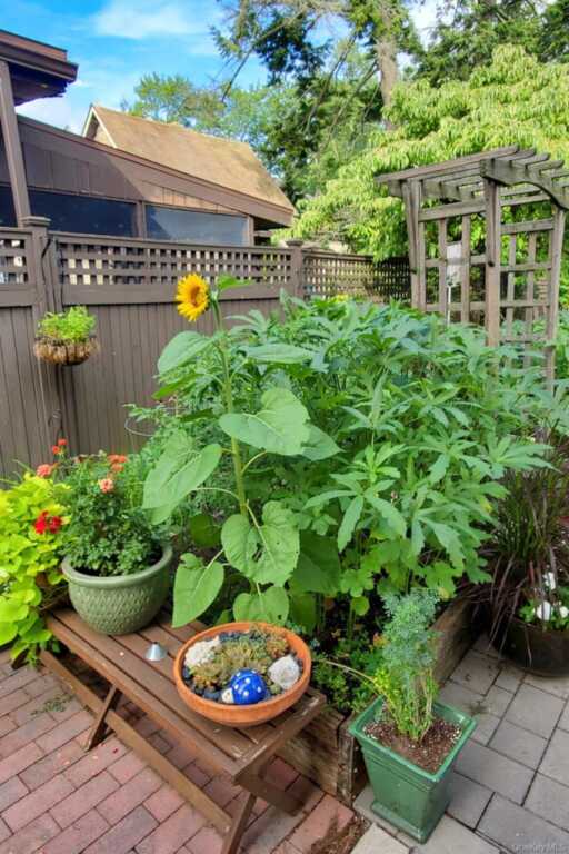 361 Albany Avenue, Kingston, NY 12401 - Photo 9 of 50