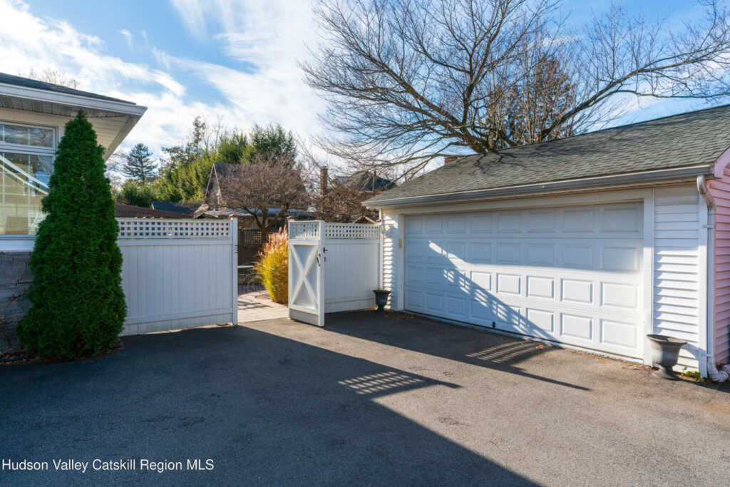 361 Albany Avenue, Kingston, NY 12401 - Photo 5 of 50