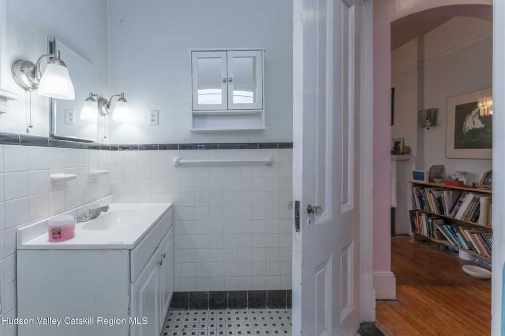 156 Hunter Street, Kingston, NY 12401 - Photo 28 of 50