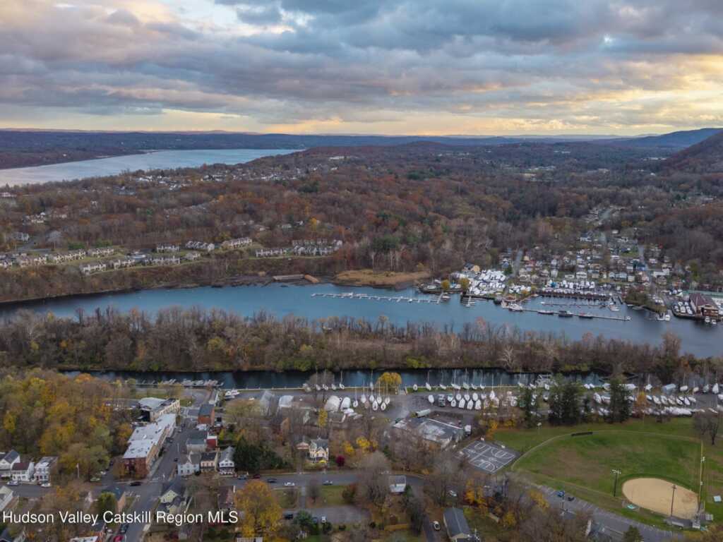 156 Hunter Street, Kingston, NY 12401 - Photo 4 of 50