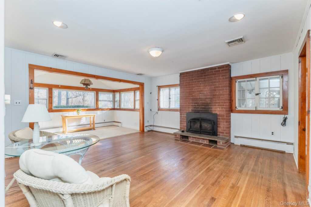 77 Pine Street, Hurley, NY 12491 - Photo 5 of 50