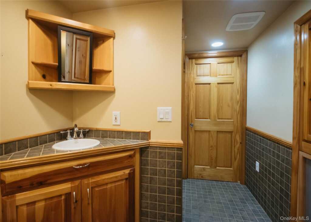 18 Mountainview Avenue, Rosendale, NY 12472 - Photo 23 of 33