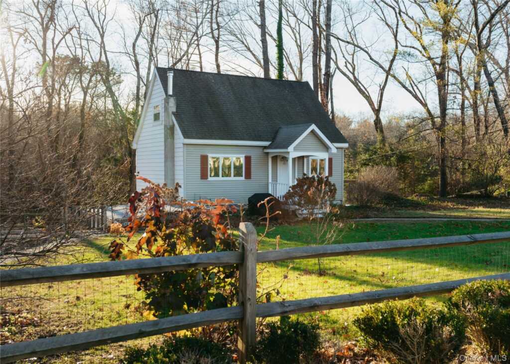 18 Mountainview Avenue, Rosendale, NY 12472 - Photo 3 of 33