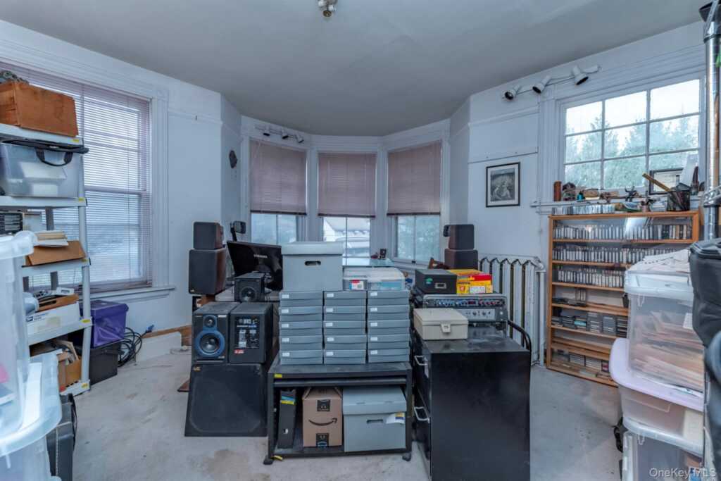 156 Hunter Street, Kingston, NY 12401 - Photo 17 of 49