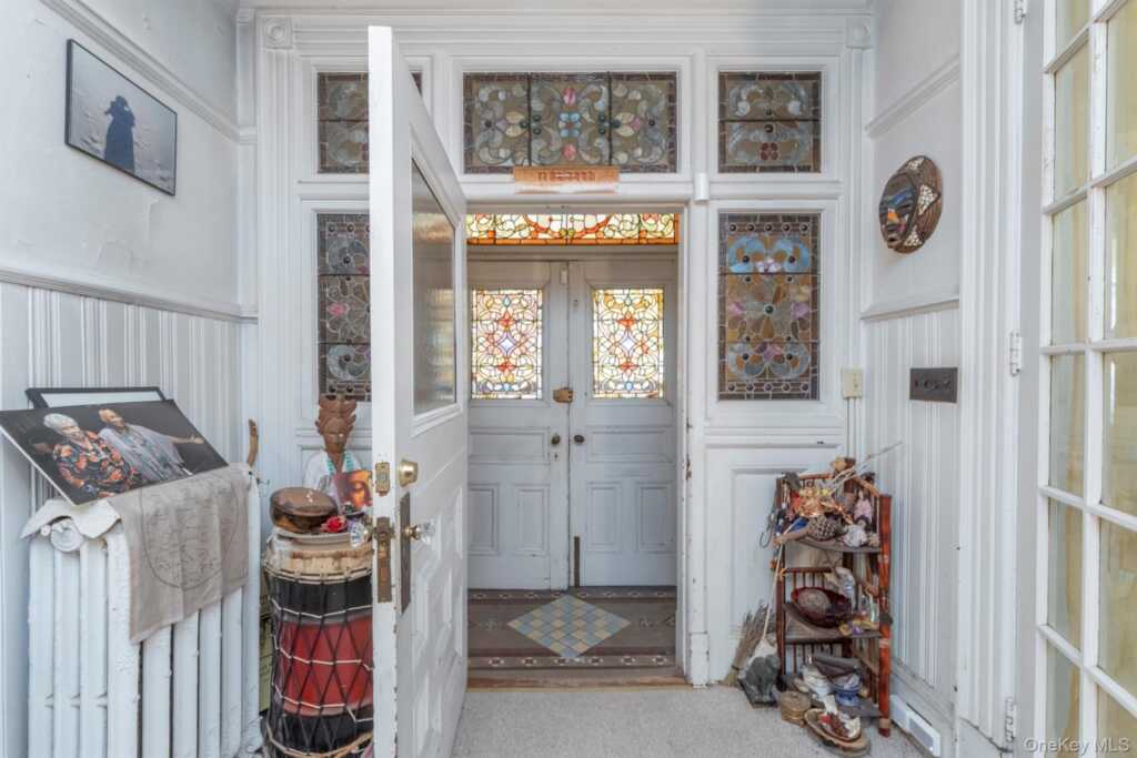 156 Hunter Street, Kingston, NY 12401 - Photo 5 of 49