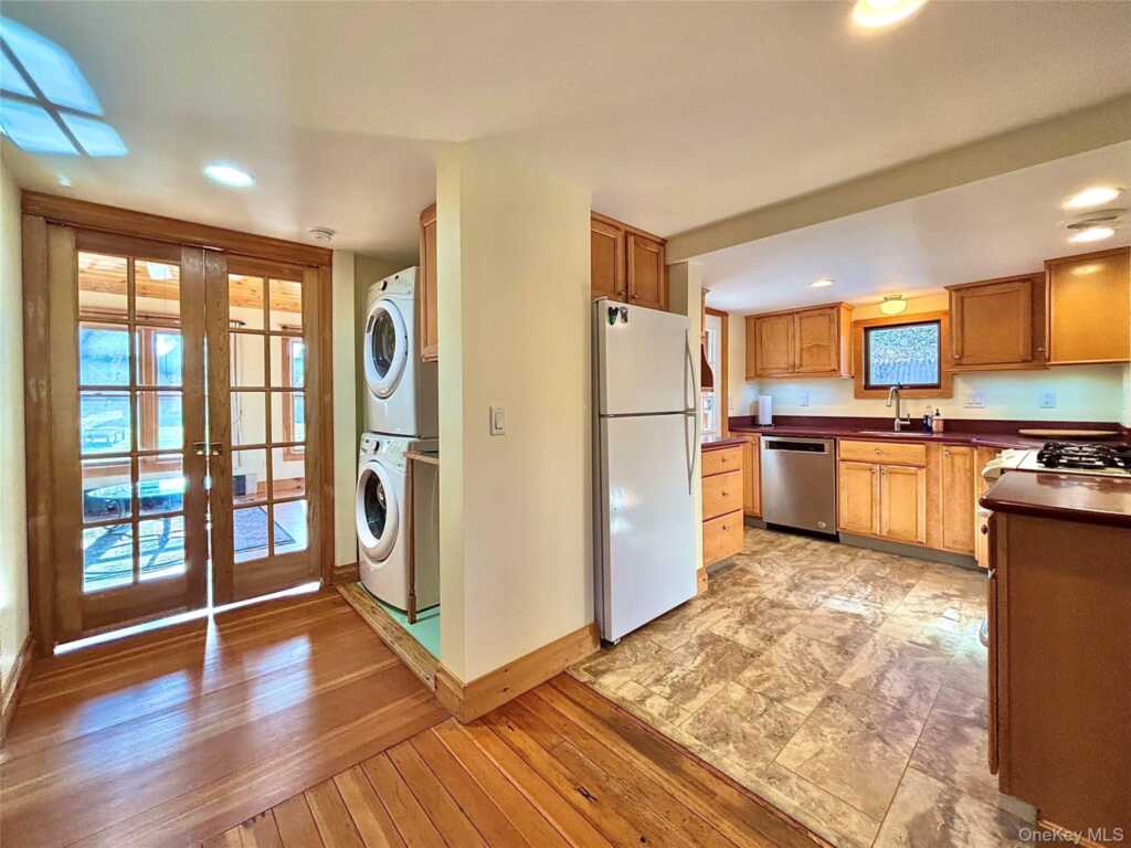 60 Livingston Street, Rhinebeck, NY 12572 - Photo 12 of 32