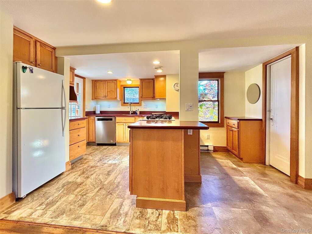 60 Livingston Street, Rhinebeck, NY 12572 - Photo 7 of 32