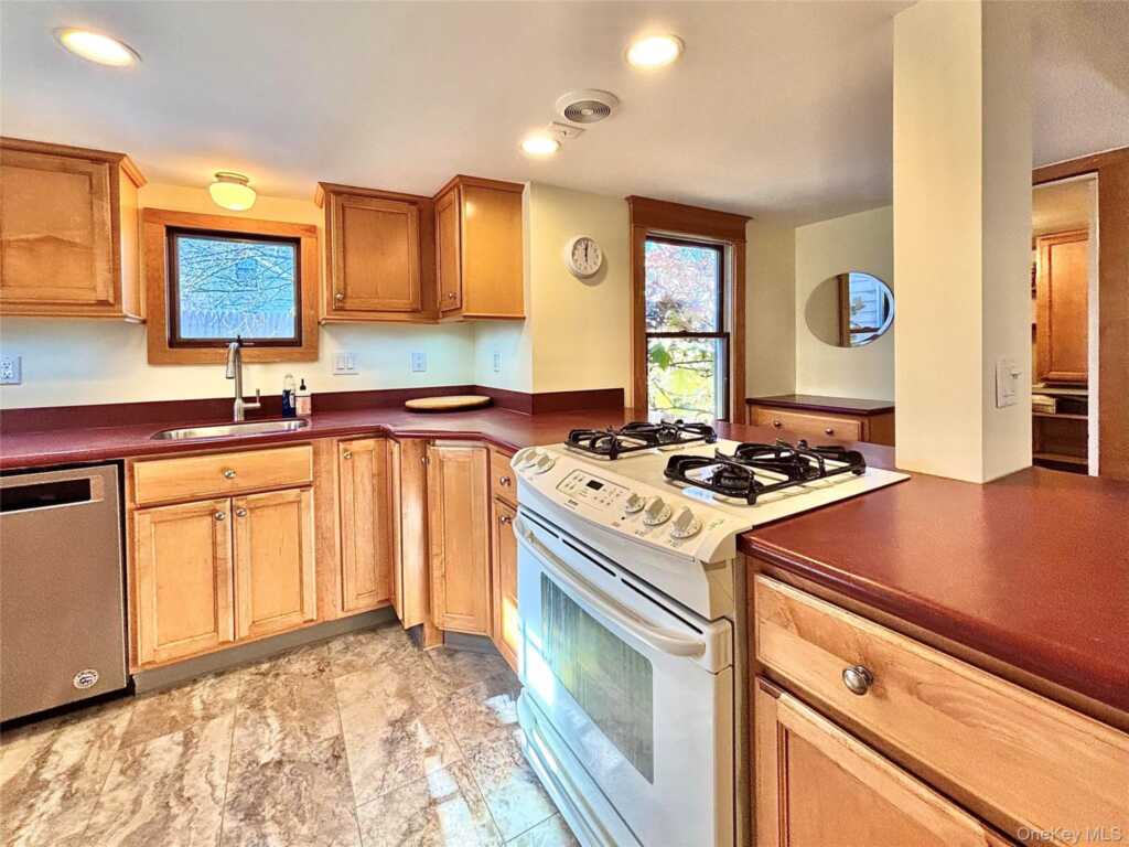 60 Livingston Street, Rhinebeck, NY 12572 - Photo 8 of 32