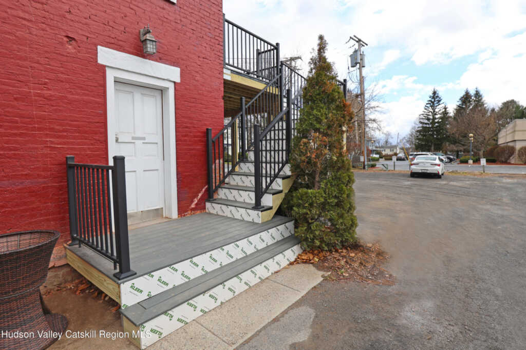 340 Main Street, Saugerties, NY 12477 - Photo 2 of 20