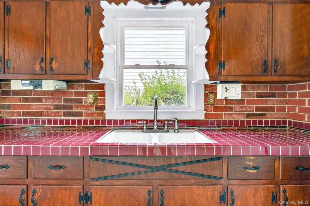 62 Foxhall Avenue, Kingston, NY 12401 - Photo 7 of 23