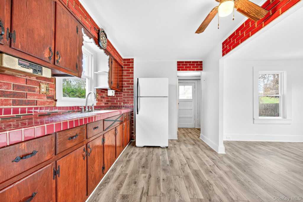 62 Foxhall Avenue, Kingston, NY 12401 - Photo 8 of 23