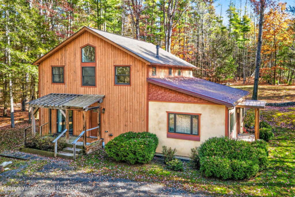32 Eastwoods, Woodstock, NY 12498