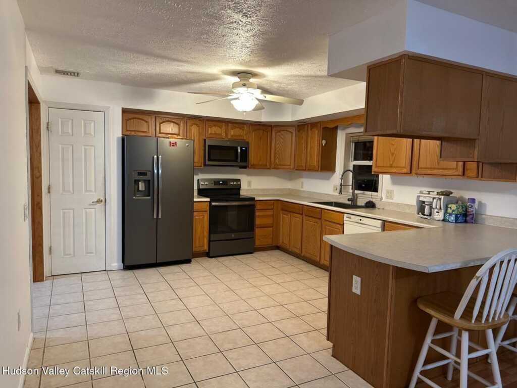 51 Canterbury Drive, Saugerties, NY 12477 - Photo 4 of 42