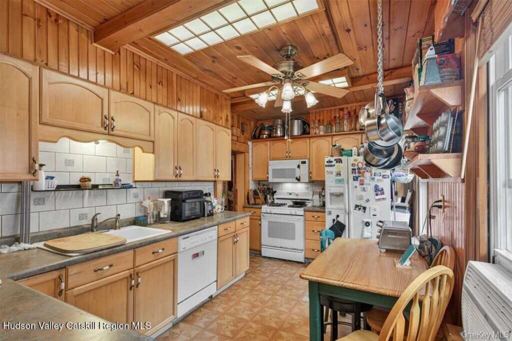 423 Main Street, Rosendale, NY 12472 - Photo 20 of 29