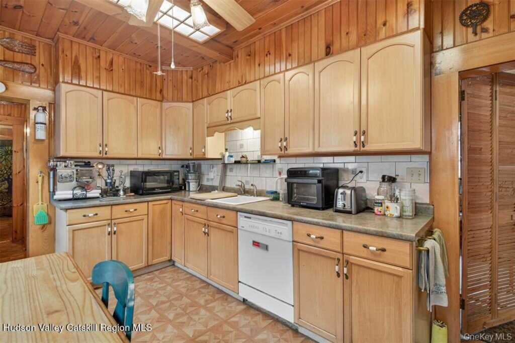 423 Main Street, Rosendale, NY 12472 - Photo 22 of 29