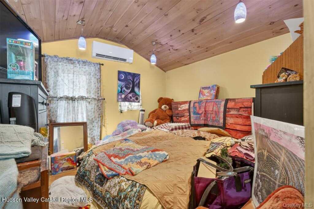 425 Main Street, Rosendale, NY 12472 - Photo 5 of 39