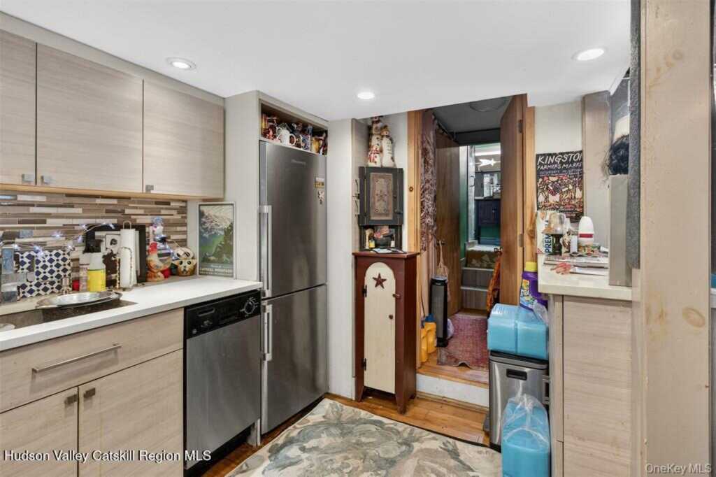 425 Main Street, Rosendale, NY 12472 - Photo 7 of 39