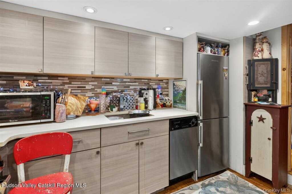 425 Main Street, Rosendale, NY 12472 - Photo 8 of 39