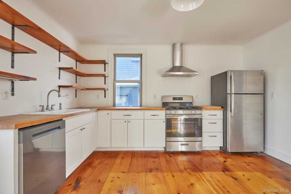 16 Oak Street, Unit #B, Rhinebeck, NY 12572 - Photo 2 of 14