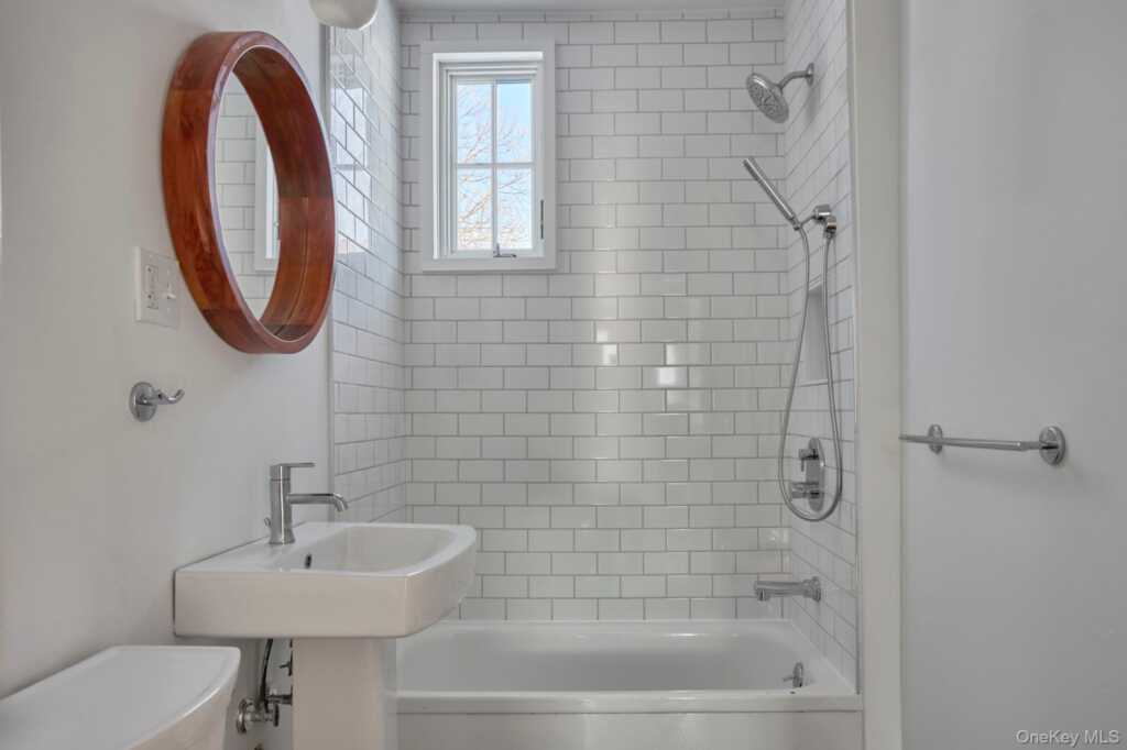 16 Oak Street, Unit #B, Rhinebeck, NY 12572 - Photo 5 of 14