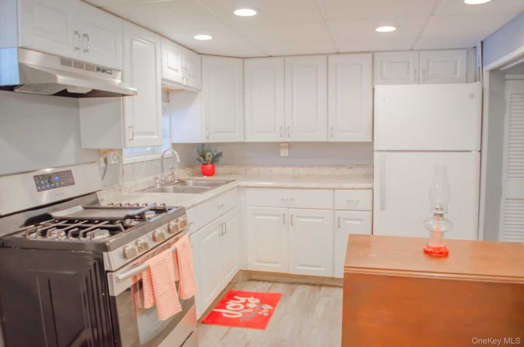 49 Gill Street, Kingston, NY 12401 - Photo 17 of 34