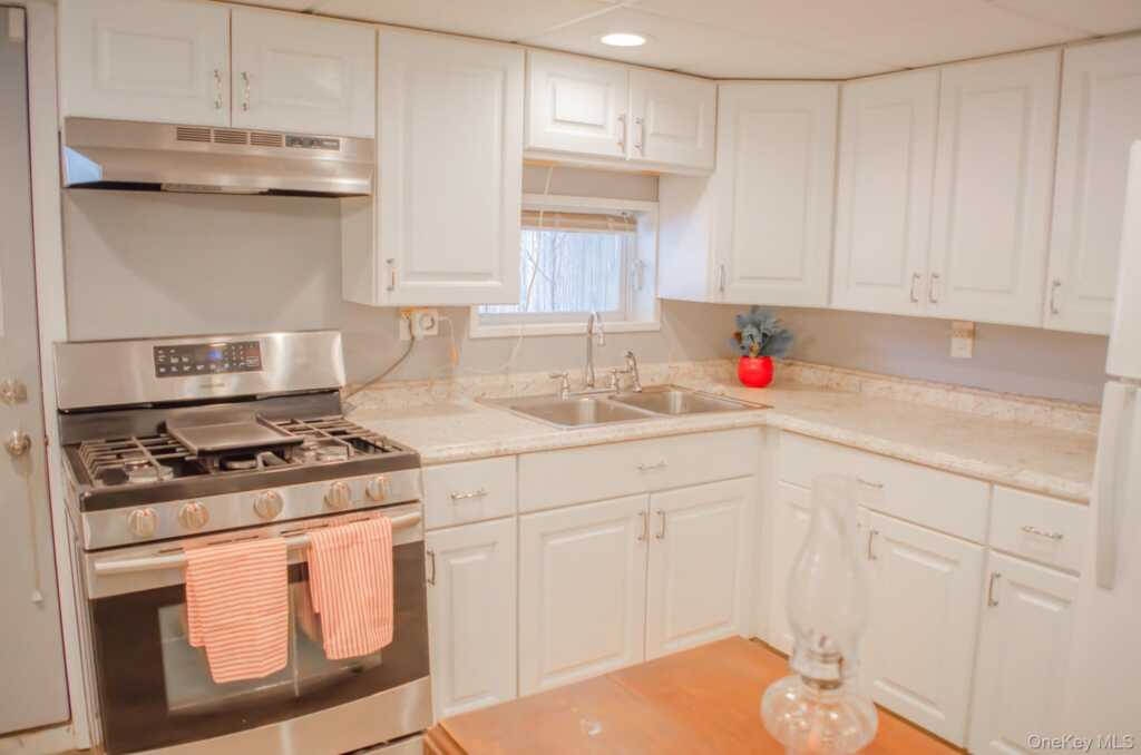 49 Gill Street, Kingston, NY 12401 - Photo 26 of 34