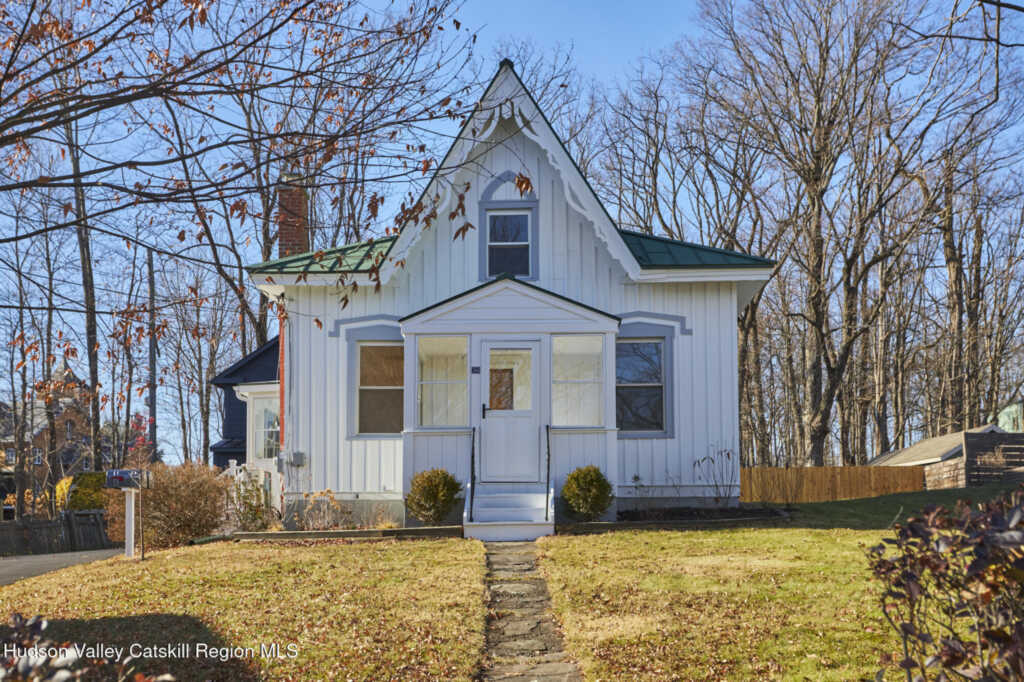 16 Oak Street, Rhinebeck, NY 12572