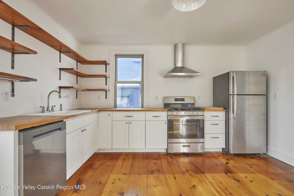 16 Oak Street, Rhinebeck, NY 12572 - Photo 2 of 13