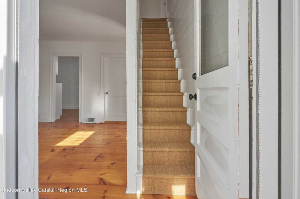 16 Oak Street, Rhinebeck, NY 12572 - Photo 3 of 13