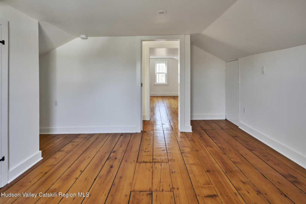 16 Oak Street, Rhinebeck, NY 12572 - Photo 4 of 13