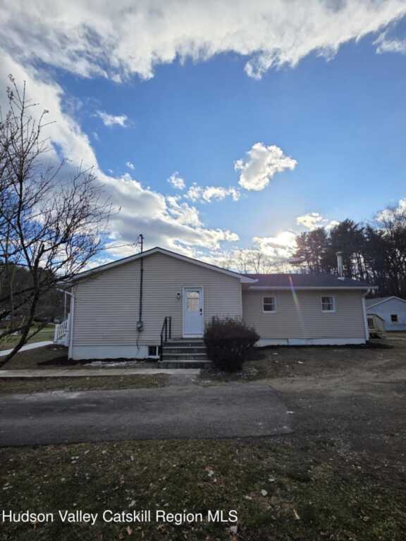 12 Eddy Street, Saugerties, NY 12477 - Photo 2 of 32