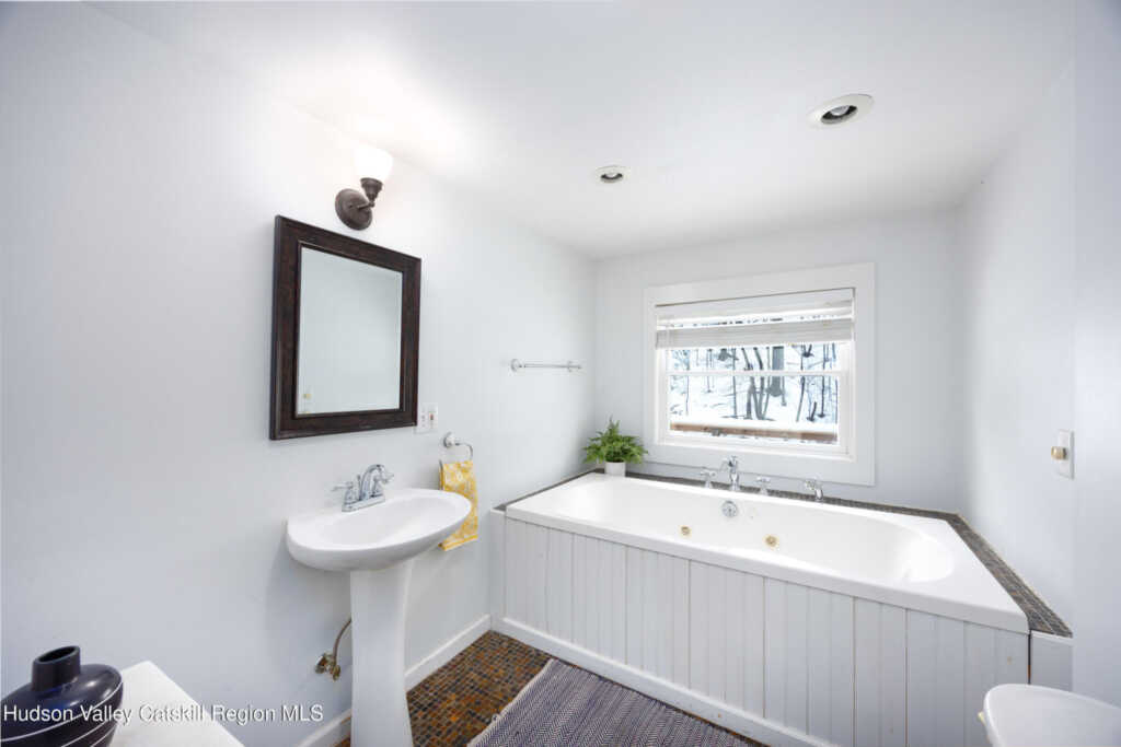 257 Saugerties Road, Woodstock, NY 12498 - Photo 7 of 29