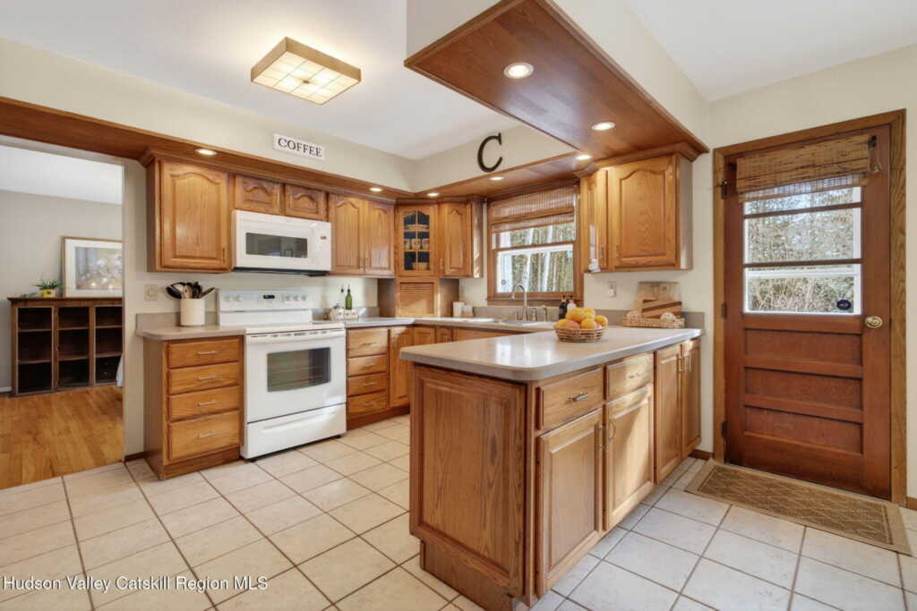 15 Royal Oak Road, Stone Ridge, NY 12484 - Photo 12 of 35