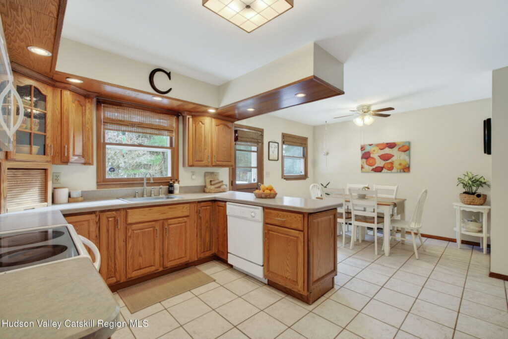 15 Royal Oak Road, Stone Ridge, NY 12484 - Photo 14 of 35